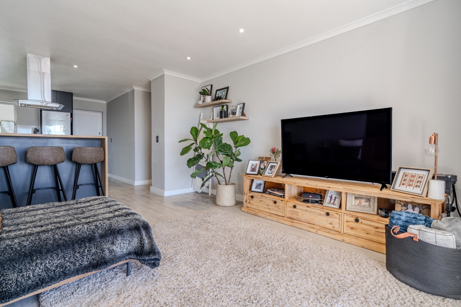 2 Bedroom Property for Sale in Vredehoek Western Cape